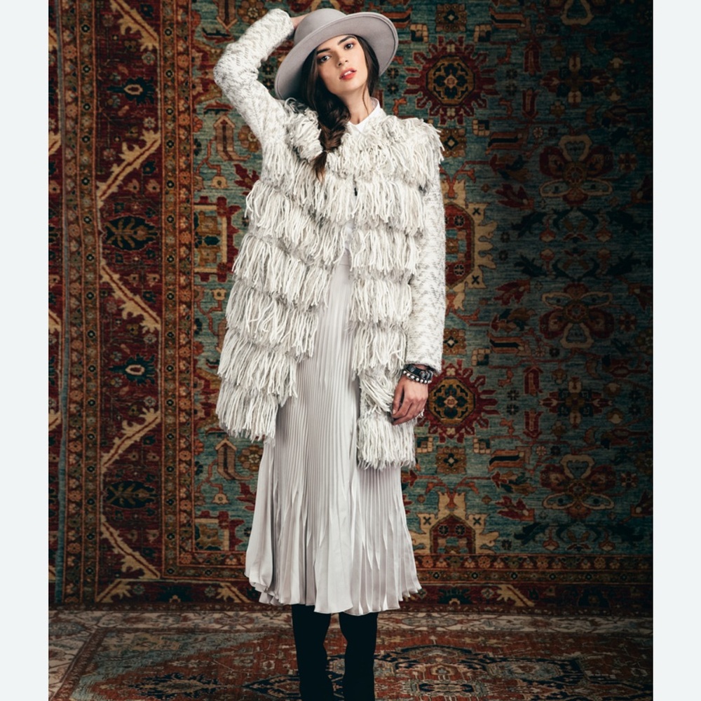 TESS GIBERSON Designer White Cotton Fringe Long Vest! Excellent Condition! Med